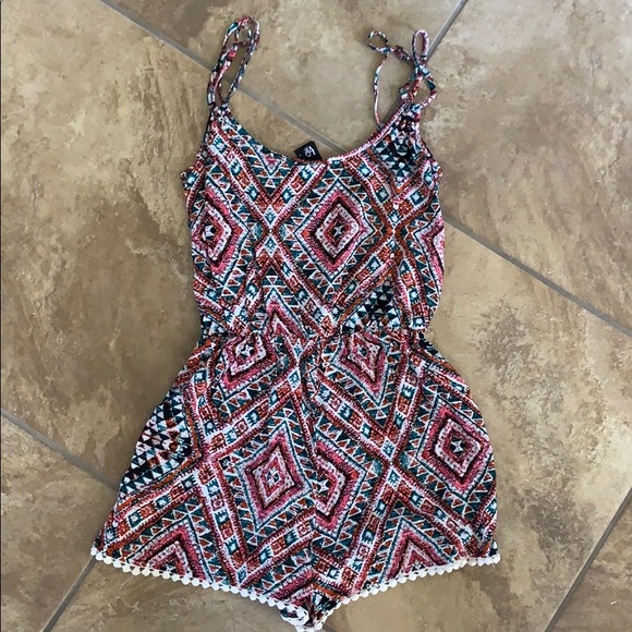 Pink patterned romper - Picture 8 of 8